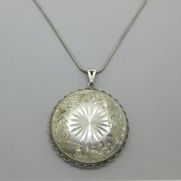 Vintage sterling silver locket 1979